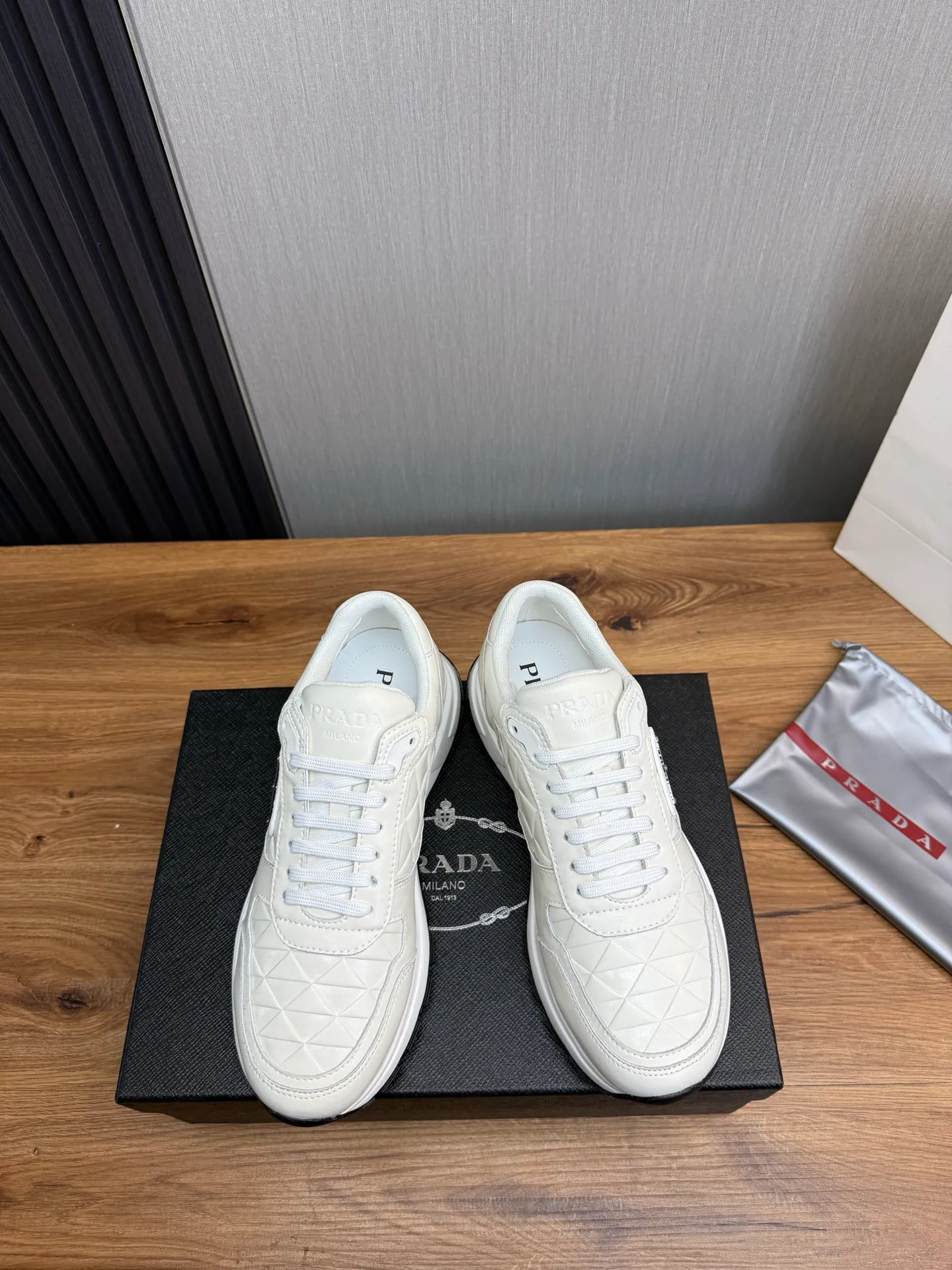 Men's shoes 520💰 [PRADA] Men's shoes are popular in the counter, official website is synchronized, high-quality shipments ✔️Original cowhide splicing + cowhide lining, 1🆚1 replica, original original sole, 38-45 (45 customized, non-refundable)